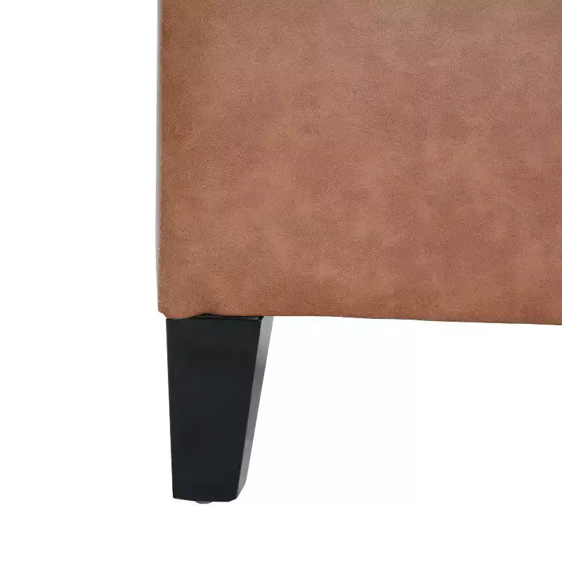 Poggiapiedi contenitore imbottito a bottoni, in similpelle contemporanea, 130 cm con gambe in betulla