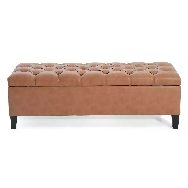 Poggiapiedi contenitore imbottito a bottoni, in similpelle contemporanea, 130 cm con gambe in betulla