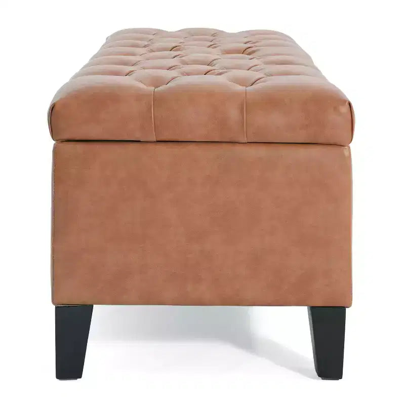 Poggiapiedi contenitore imbottito a bottoni, in similpelle contemporanea, 130 cm con gambe in betulla