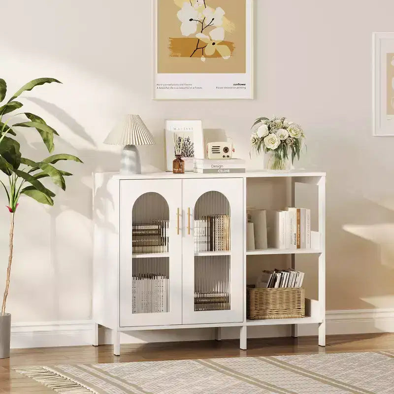 Madia moderna, Credenza a buffet con ante in vetro e ripiani regolabili, Mobile contenitore in legno con maniglie in metallo per soggiorno, cucina