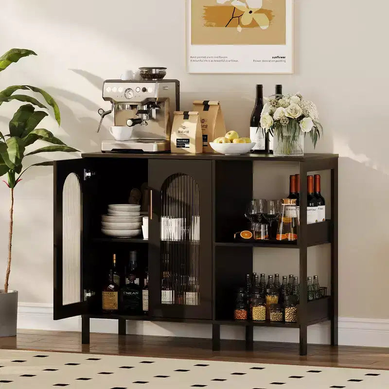 Madia moderna, Credenza a buffet con ante in vetro e ripiani regolabili, Mobile contenitore in legno con maniglie in metallo per soggiorno, cucina