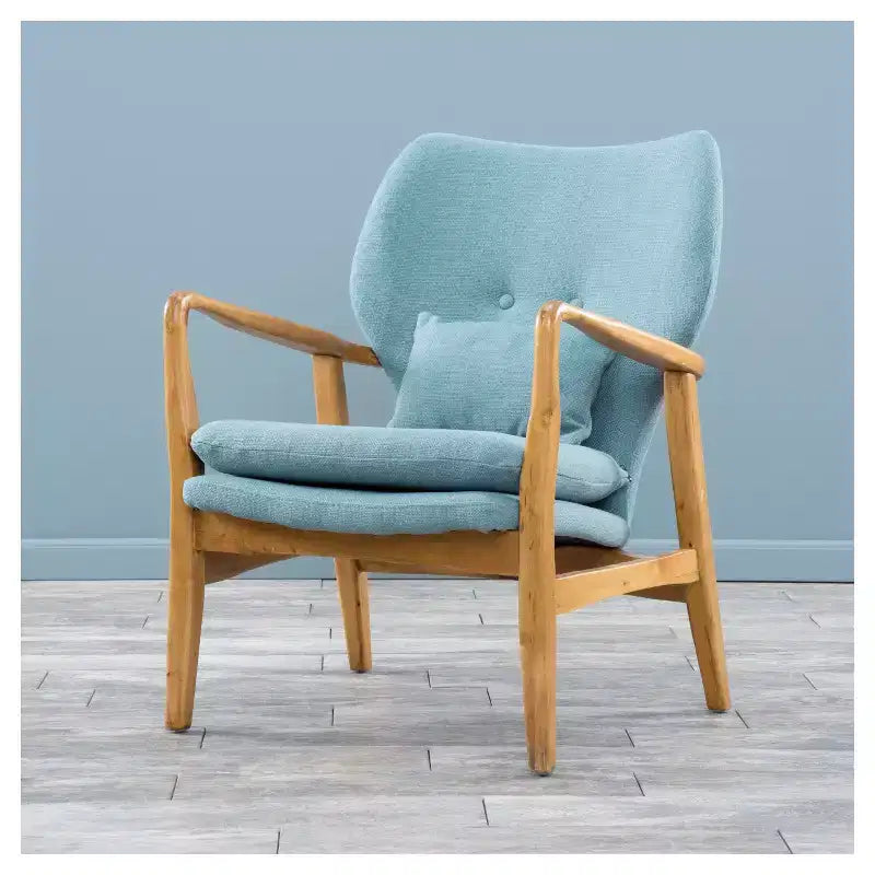Poltrona Club Mid-Century Moderna, rivestita in lino con braccioli e gambe in legno, include cuscino