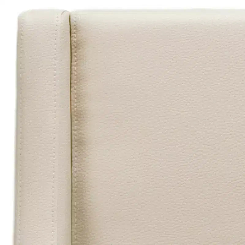 Poltrona con braccioli inclinati, rivestimento in pelle bicast color crema con struttura in legno, capacità 125 kg