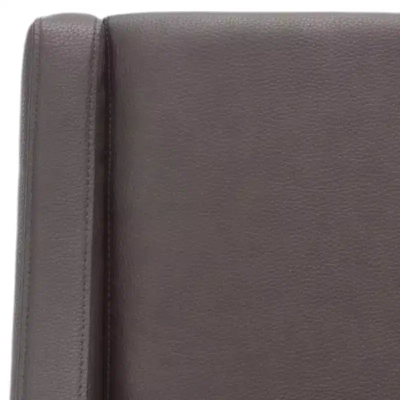 Poltrona con braccioli inclinati, rivestimento in pelle bicast color crema con struttura in legno, capacità 125 kg